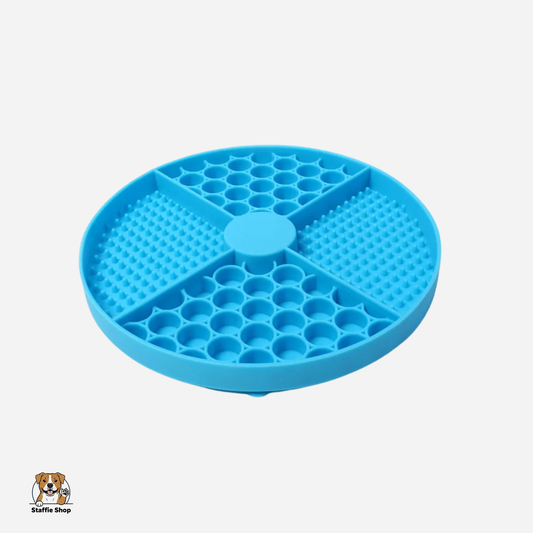 Tapis de léchage rond pour Staffie