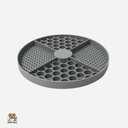 Tapis de léchage rond pour Staffie
