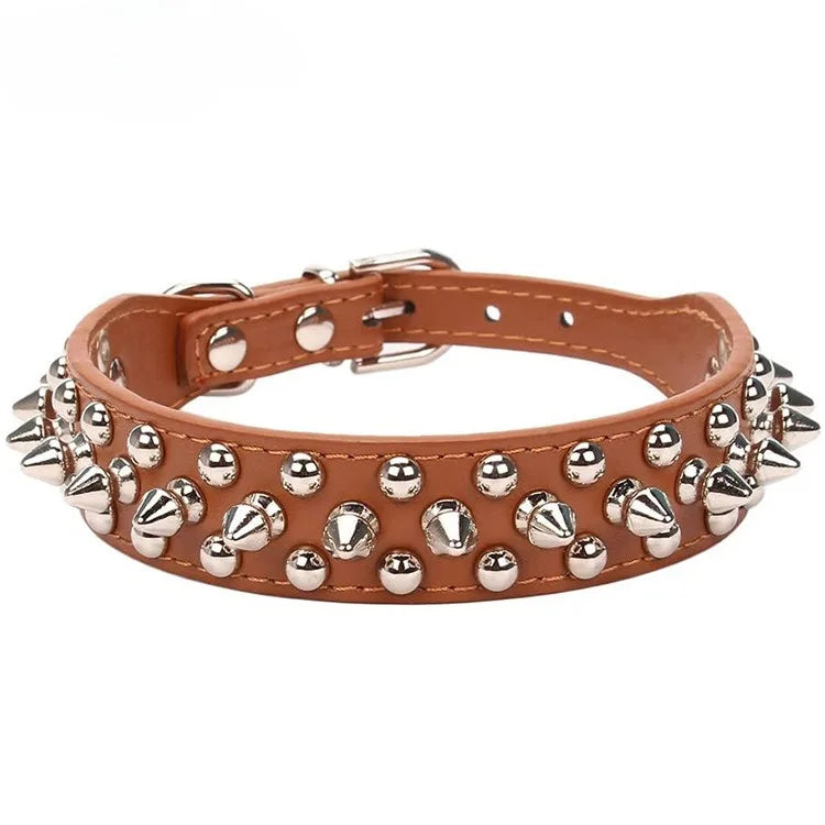 Collier en cuir orné de piques pour Staffie