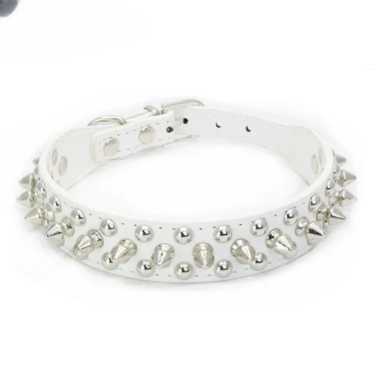 Collier en cuir orné de piques pour Staffie